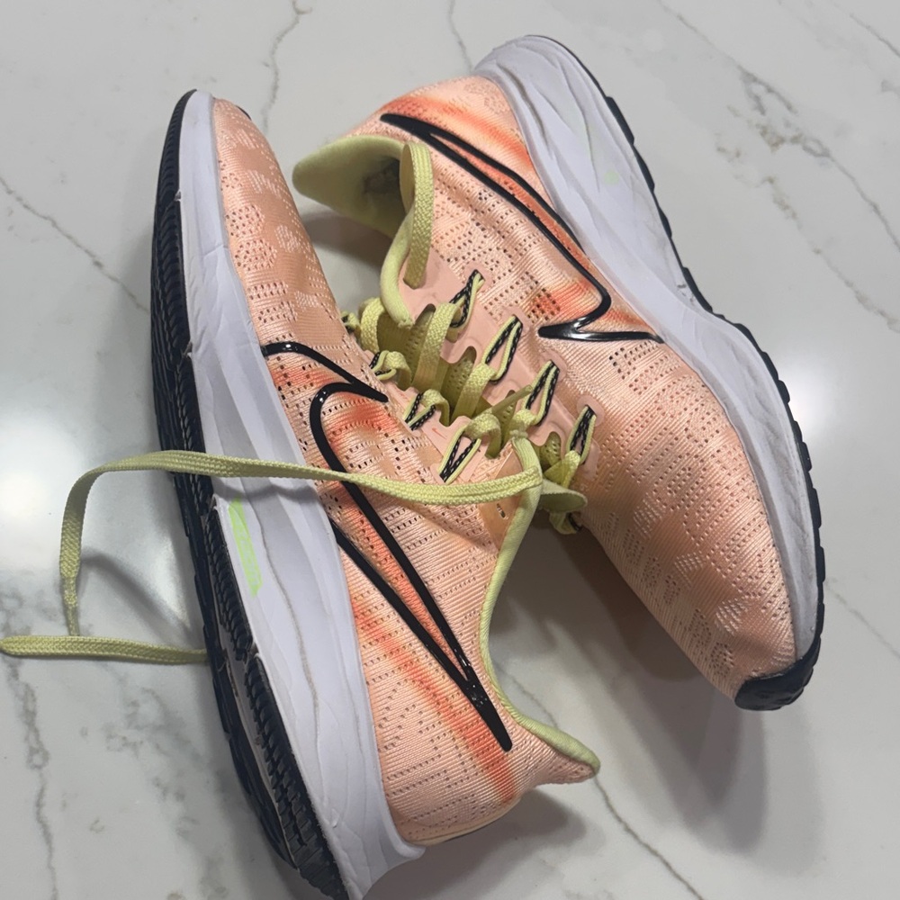 Nike Women's Peach and Black Sneakers GYM - Picture 9 of 17